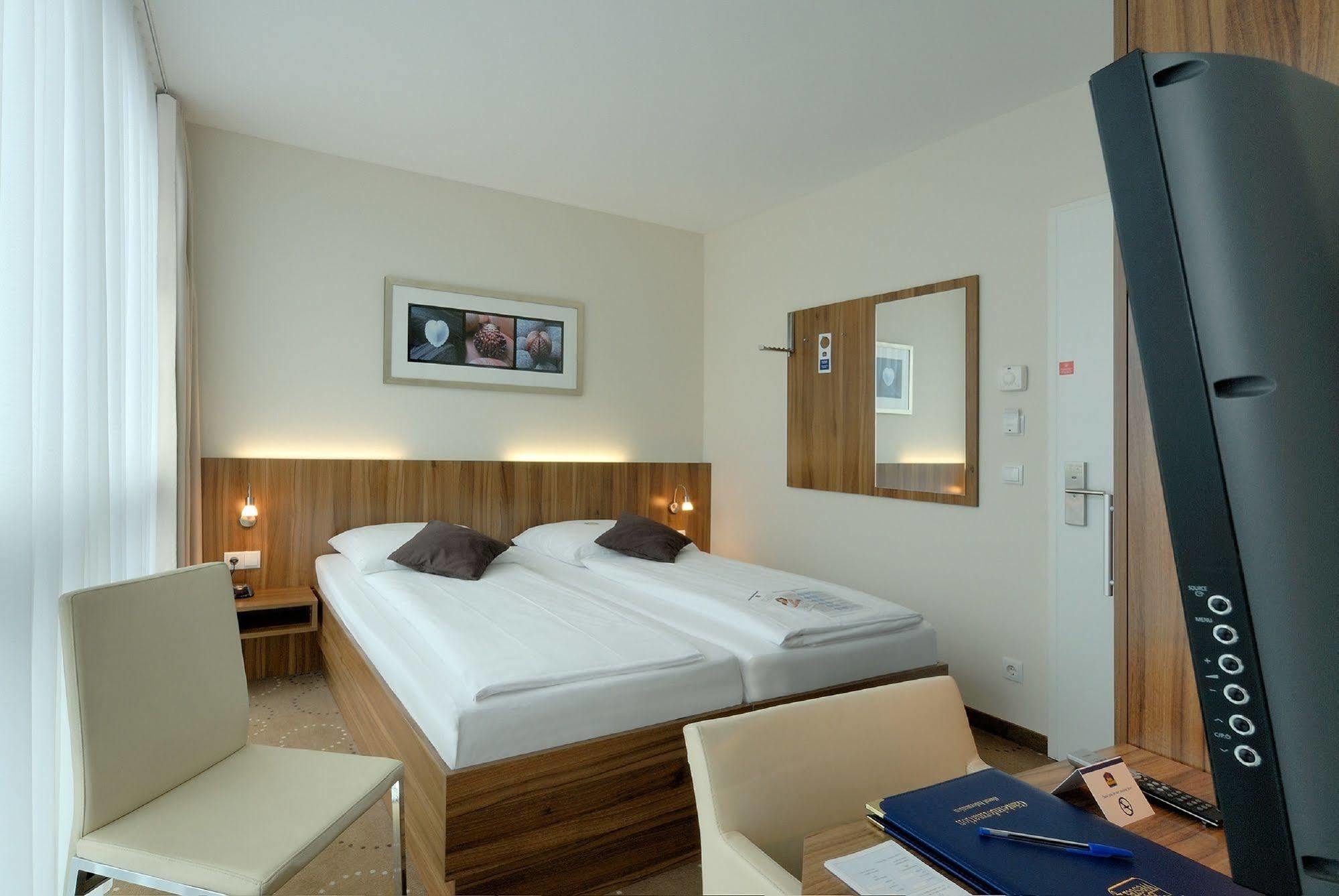 B&B Hotel Berlin-Mitte Екстер'єр фото